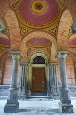 Chernivtsi Ulusal Üniversitesi, Bukovynian ve Dalmaçya Büyükşehir Konutları 'nın mimari topluluğu, Chernivtsi, Ukrayna. Boyalı kemerli tavan. Mimari cazibe.