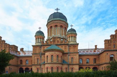Chernivtsi Ulusal Üniversitesi, Bukovynian ve Dalmaçya Büyükşehir Konutları 'nın mimari topluluğu, Chernivtsi, Ukrayna. Mimari cazibe. İlahiyat Fakültesi, Üç Kutsal Hiyerarşik Kilisesi.
