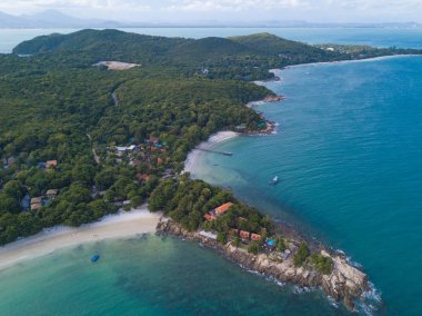 Deniz manzarası ve Koh Samet dağları, Tayland.