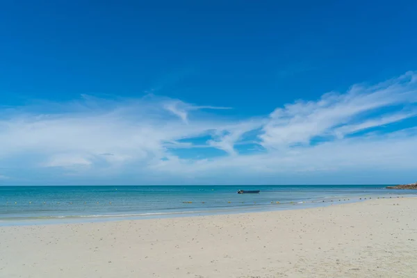 Pequeños Barcos Pesca Océano Azul — Foto de Stock