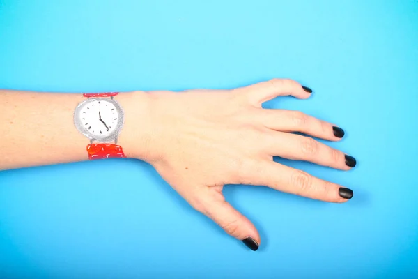 a clock painted on a woman\'s hand has a place for an inscription