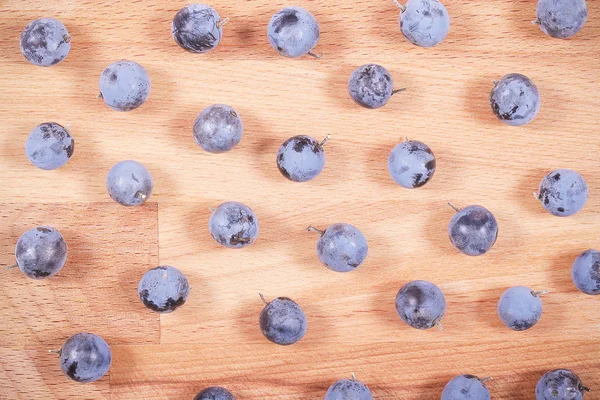 autumn berries are on the table background image