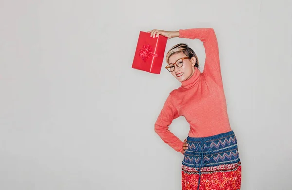 Fotos Sonrisas Felicidad Las Mujeres Asiáticas Cuando Tienen Regalos Sus — Foto de Stock