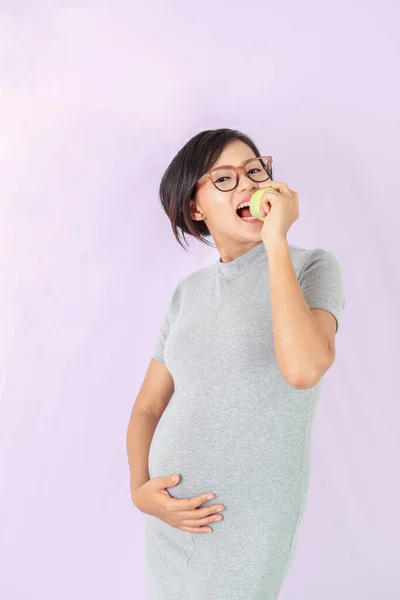 Zwangere Aziatische Vrouw Met Gelukkige Lachende Gezichten Wanneer Eet Witte — Stockfoto