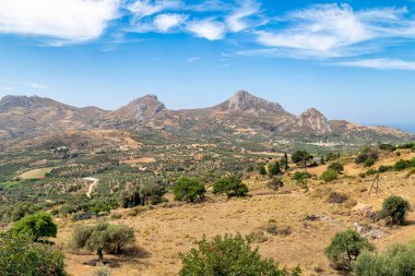 Girit adasındaki dağ manzarası (Yunanistan)