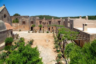 Girit adasındaki (Yunanistan) Girit özgürlüğünün sembolü olan ünlü Yunan Ortodoks manastırı Arkadi veya Moni Arkadiou manastırı