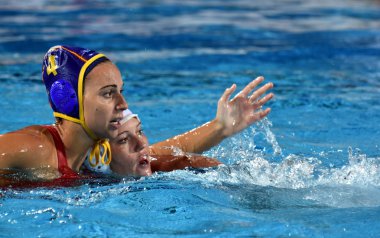 Budapest, Macaristan - 20 Temmuz 2017: Ön eleme İspanyol ekibi, Ortiz Munoz Beatriz (Esp) oyuncu. Fina Waterpolo Dünya Şampiyonası 2017 yılında Alfred Hajos yüzme merkezinde düzenlendi.