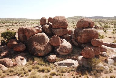 Karlu Karlu, Devils mermerler (Northern Territory, Avustralya Outback alanının erozyon oluşturduğu büyük kayalar)