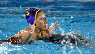 Budapest, Macaristan - 20 Temmuz 2017: Ön eleme İspanyol ekibi, Ortiz Munoz Beatriz (Esp) oyuncu. Fina Waterpolo Dünya Şampiyonası 2017 yılında Alfred Hajos yüzme merkezinde düzenlendi.