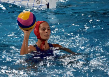 Budapest, Macaristan - 20 Temmuz 2017: Ön eleme, Gangl Edina (Hun) kaleci. Fina Waterpolo Dünya Şampiyonası 2017 yılında Alfred Hajos yüzme merkezinde düzenlendi.