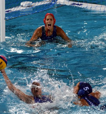 Budapest, Macaristan - 20 Temmuz 2017: Ön eleme, Gangl Edina (Hun) kaleci. Fina Waterpolo Dünya Şampiyonası 2017 yılında Alfred Hajos yüzme merkezinde düzenlendi.