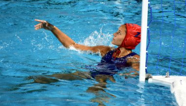 Budapest, Macaristan - 20 Temmuz 2017: Ön eleme, Gangl Edina (Hun) kaleci. Fina Waterpolo Dünya Şampiyonası 2017 yılında Alfred Hajos yüzme merkezinde düzenlendi.