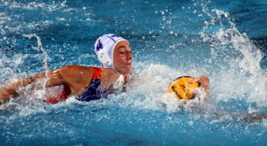 Budapest, Macaristan - 20 Temmuz 2017: Ön eleme, Van der Sloot Sabrina (Ned). Fina Waterpolo Dünya Şampiyonası 2017 yılında Alfred Hajos yüzme merkezinde düzenlendi.