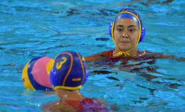 Budapest, Macaristan - 20 Temmuz 2017: Ön eleme İspanyol ekibi, Crespi Barriga Paula (Esp) oyuncu. Fina Waterpolo Dünya Şampiyonası 2017 yılında Alfred Hajos yüzme merkezinde düzenlendi.