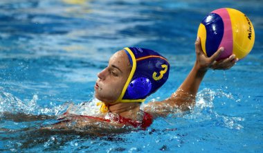 Budapest, Macaristan - 20 Temmuz 2017: Ön eleme İspanyol ekibi, Espar Llaquet Anna (Esp) oyuncu. Fina Waterpolo Dünya Şampiyonası 2017 yılında Alfred Hajos yüzme merkezinde düzenlendi.