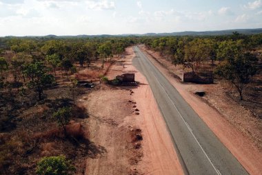 Burrundie, Avustralya - Jun14, 2018: Giriş yerli topraklara Kakadu Milli Northern Territory, Avustralya bir korumalı alan Parkı,.
