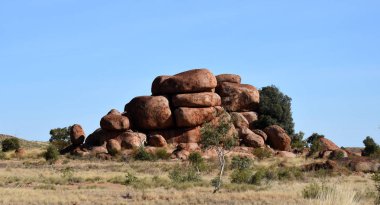 Karlu Karlu, Devils mermerler (Northern Territory, Avustralya Outback alanının erozyon oluşturduğu büyük kayalar)