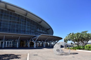 Darwin, Avustralya - 17 Haziran 2018: Dünya standartlarında Darwin Kongre Merkezi Kuzey toprakları tropikal liman kentinde ikonik bir dönüm noktası olduğunu.