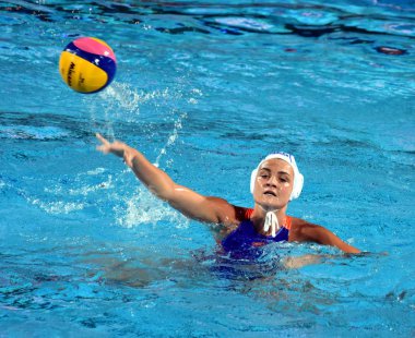 Budapest, Macaristan - 20 Temmuz 2017: Ön eleme, Megens Maud (Ned). Fina Waterpolo Dünya Şampiyonası 2017 yılında Alfred Hajos yüzme merkezinde düzenlendi.