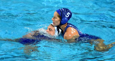 Budapeşte, Macaristan - 20 Temmuz 2017: Szucs Gabriella (Hun) ön eleme Hollanda karşı savaşır. Fina Waterpolo Dünya Şampiyonası 2017 yılında Alfred Hajos yüzme merkezinde düzenlendi.
