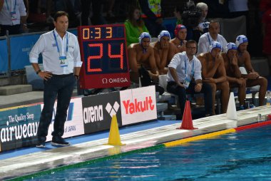 Budapeşte, Macaristan - 27 Temmuz 2017. Vlachos Theodoros koçu ve Yunan erkek su takımı yarı final. Fina Waterpolo Dünya Şampiyonası 2017 yılında Alfred Hajos yüzme merkezinde düzenlendi.