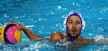 Budapeşte, Macaristan - 27 Temmuz 2017. Yarı final Vlachopoulos Angelos (12) Yunan waterpolo oyuncu. Fina Waterpolo Dünya Şampiyonası 2017 yılında Alfred Hajos yüzme merkezinde düzenlendi.