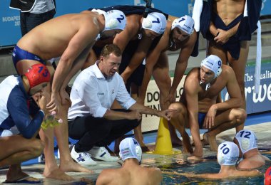 Budapeşte, Macaristan - 25 Temmuz 2017. Marcz Tamas koçu ve Macar erkek su takımı tatilinde. Fina Waterpolo Dünya Şampiyonası 2017 yılında Alfred Hajos yüzme merkezinde düzenlendi.