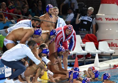 Budapeşte, Macaristan - 27 Temmuz 2017. Tucak Ivica koçu ve Hırvat erkek su takımı final. Fina Waterpolo Dünya Şampiyonası 2017 yılında Alfred Hajos yüzme merkezinde düzenlendi.