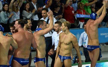 Budapeşte, Macaristan - 27 Temmuz 2017. Mutlu Macar takımı yarı final kazandıktan sonra. Fina Waterpolo Dünya Şampiyonası.