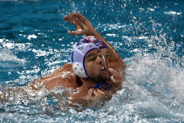 Budapeşte, Macaristan - 27 Temmuz 2017. Ubovic Nemanja (Srb, kap 7) kavgalar karşı Jokovic Maro (Cro, kap 5). Fina Waterpolo Dünya Şampiyonası, yarı final.