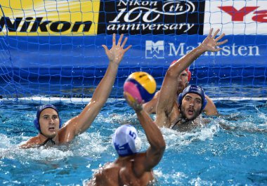 Budapeşte, Macaristan - 27 Temmuz 2017. Gor-Nagy Miklos (8), Vamos Marton (5) ve Nagy Viktor (1) Yunanistan Waterpolo takımı karşı savunmak. Fina Waterpolo Dünya Şampiyonası, yarı final.