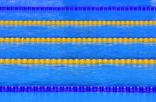 Weergave Van Een Leeg Zwembad Binnenshuis Rijstroken Voor Een Zwemmen — Stockfoto