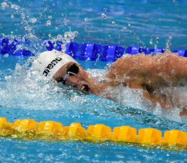 Budapeşte, Macaristan - 30 Temmuz 2017. 400 m bireysel karışık Final rekabetçi yüzücü Verraszto David (Hun). Duna arenada Fina yüzme Dünya Şampiyonası düzenlendi.