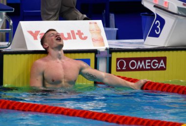 Budapeşte, Macaristan - 25 Temmuz 2017. 50m kurbağalama yarı final içinde rekabetçi yüzücü meyve Adam (Gbr). Duna arenada Fina yüzme Dünya Şampiyonası düzenlendi.