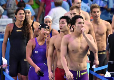 Budapeşte, Macaristan - 29 Temmuz 2017. Takım Macaristan ve karışık 4x100m serbest Final Japonya'da takım. Kısa Kulvar Yüzme Şampiyonası Duna arenada.