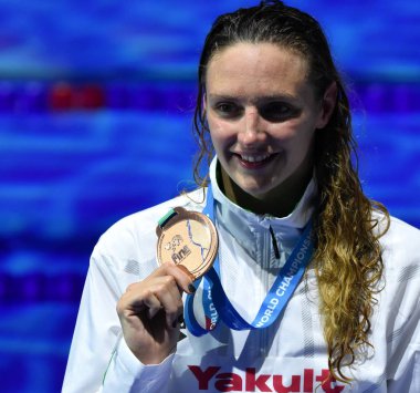 Budapeşte, Macaristan - 27 Temmuz 2017. Kadınlar 200m kelebek zafer töreninde Hosszu Katinka (Hun). Kısa Kulvar Yüzme Şampiyonası.