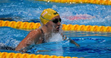 Budapeşte, Macaristan - 27 Temmuz 2017. Rekabetçi yüzücü Mckeown Taylor (Aus) 200 m kurbağalama yarı final. Duna arenada Fina yüzme Dünya Şampiyonası düzenlendi.