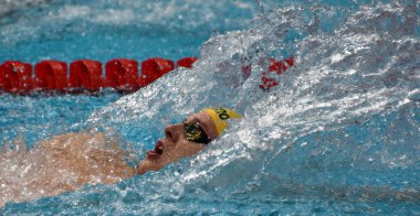 Budapeşte, Macaristan - 26 Temmuz 2017. Rekabetçi yüzücü Larkin Mitchell (Aus) karışık 4x100m Medley geçiş son. Duna arenada Fina yüzme Dünya Şampiyonası düzenlendi.