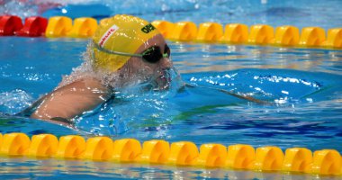 Budapeşte, Macaristan - 27 Temmuz 2017. Rekabetçi yüzücü Mckeown Taylor (Aus) 200 m kurbağalama yarı final. Duna arenada Fina yüzme Dünya Şampiyonası düzenlendi.