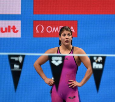 Budapeşte, Macaristan - 26 Temmuz 2017. Rekabetçi yüzücü Szilagyi Liliana (Hun) yüzme içinde karışık 4x100m karışık bayrak. Fina yüzme Dünya Şampiyonası ön ısıtır Duna Arena.