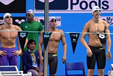 Budapeşte, Macaristan - 30 Temmuz 2017. Erkekler 4x100m Medley geçiş final takım Macaristan (Bohus Richard, Gyurta Daniel, Milak Kristof, Kozma Dominik). Duna arenada Fina yüzme Dünya Şampiyonası düzenlendi