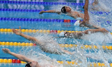 Budapeşte, Macaristan - 29 Temmuz 2017. Lacourt Camille (Fra), Kopelev Jonatan Josef (ISR) ve 50m sırtüstü yarı final Sankovich Pavel (Blr). Duna arenada Fina yüzme Dünya Şampiyonası düzenlendi.