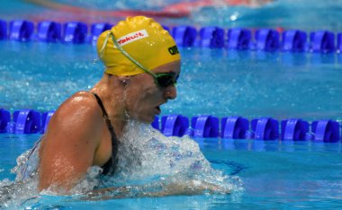 Budapeşte, Macaristan - 28 Temmuz 2017. 200 m kurbağalama Final rekabetçi yüzücü Mckeown Taylor (Aus). Duna arenada Fina yüzme Dünya Şampiyonası düzenlendi.