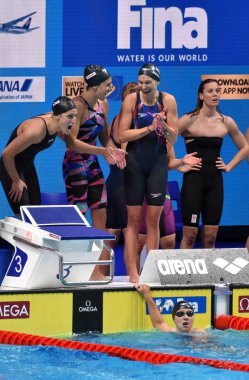 Budapeşte, Macaristan - 27 Temmuz 2017. Kazanan takım ABD (Smith Leah, Comerford Mallory, Margalis Melanie, Ledecky Katie) kadın 4x200m serbest final. Kısa Kulvar Yüzme Şampiyonası Duna arenada.
