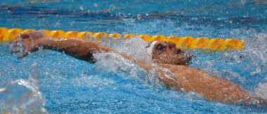 Budapeşte, Macaristan - 26 Temmuz 2017. Rekabetçi yüzücü Balog Gabor (Hun) karışık 4x100m karışık bayrak yüzme. Fina yüzme Dünya Şampiyonası ön ısıtır Duna Arena.