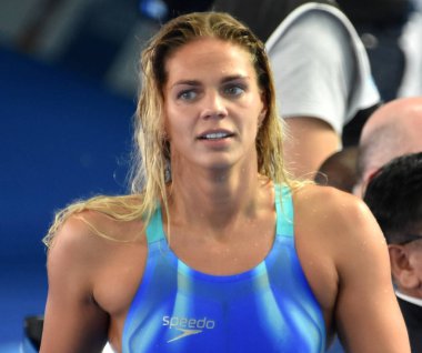 Budapeşte, Macaristan - 28 Temmuz 2017. 200 m kurbağalama Final rekabetçi yüzücü Efimova Yuliya (Rus). Duna arenada Fina yüzme Dünya Şampiyonası düzenlendi.