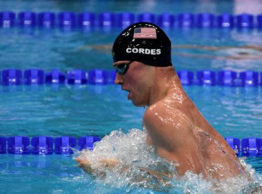 Budapeşte, Macaristan - 27 Temmuz 2017. 200 m kurbağalama yarı final rekabetçi yüzücü Cordes Kevin (ABD). Duna arenada Fina yüzme Dünya Şampiyonası düzenlendi.