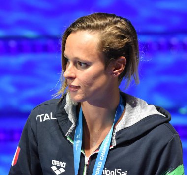 Budapeşte, Macaristan - 26 Temmuz 2017. Rekabetçi yüzücü Pellegrini Federica (Ita) kadınların'ın zafer töreninde 200m serbest. Duna arenada Fina yüzme Dünya Şampiyonası düzenlendi.