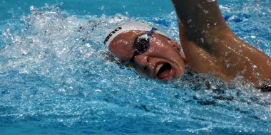 Budapeşte, Macaristan - 25 Temmuz 2017. 1500m serbest son rekabetçi yüzücü Kesely Ajna (Hun). Dünya Şampiyonası Final Duna arenada yüzme Kısa kulvar.