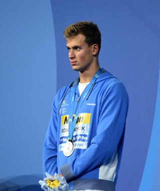 Budapeşte, Macaristan - 30 Temmuz 2017. Romanchuk Mykhailo (Ukr) 1500 m serbest erkek zafer töreninde Ulusal Şampiyonası ikincisidir. Kısa Kulvar Yüzme Şampiyonası.